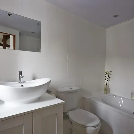 Lakeside - Sleeps 8 - Garden *
