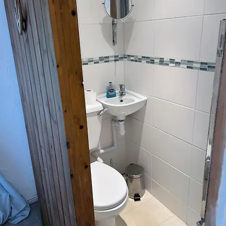 Lakeside - Sleeps 8 - Garden *