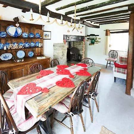 Lakeside - Sleeps 8 - Garden
