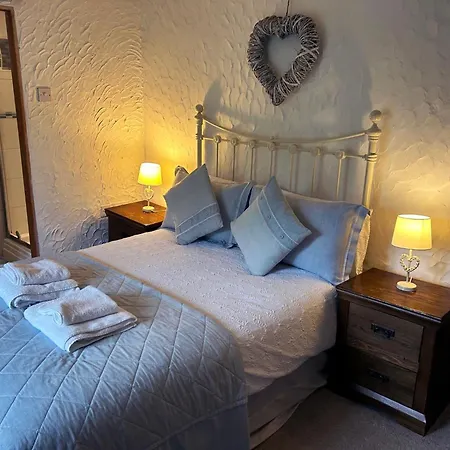 Lakeside - Sleeps 8 - Garden *
