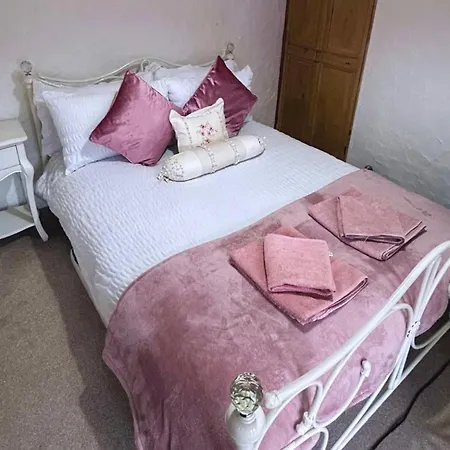 Lakeside - Sleeps 8 - Garden Nyaraló